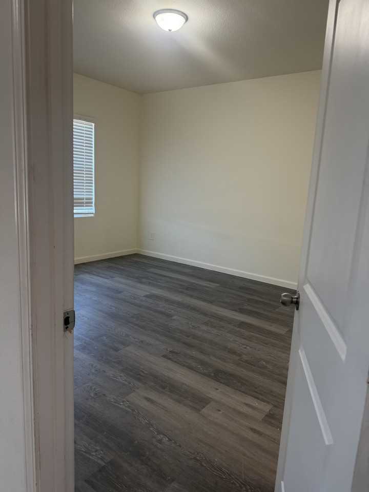 725 Yorkshire Dr #NA - Photo 5 of 19