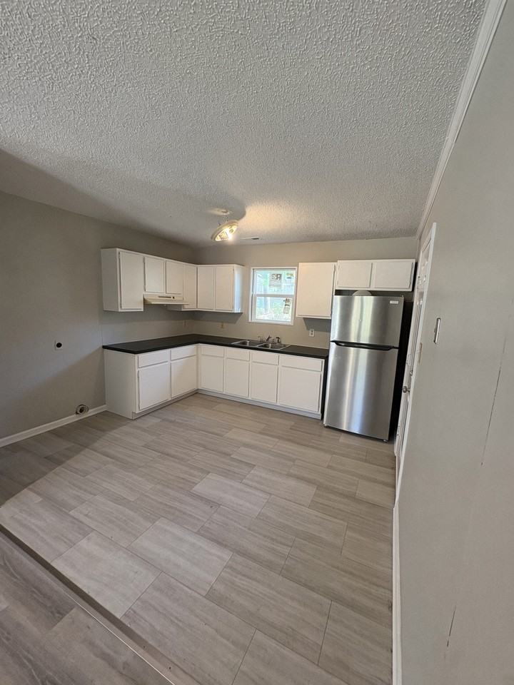 607 Marvin Cir - Photo 2 of 4