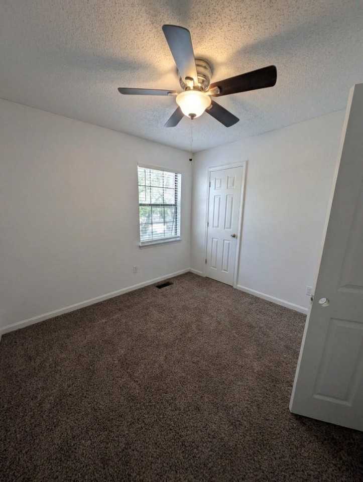 531 S Woodburn Dr - Photo 4 of 7