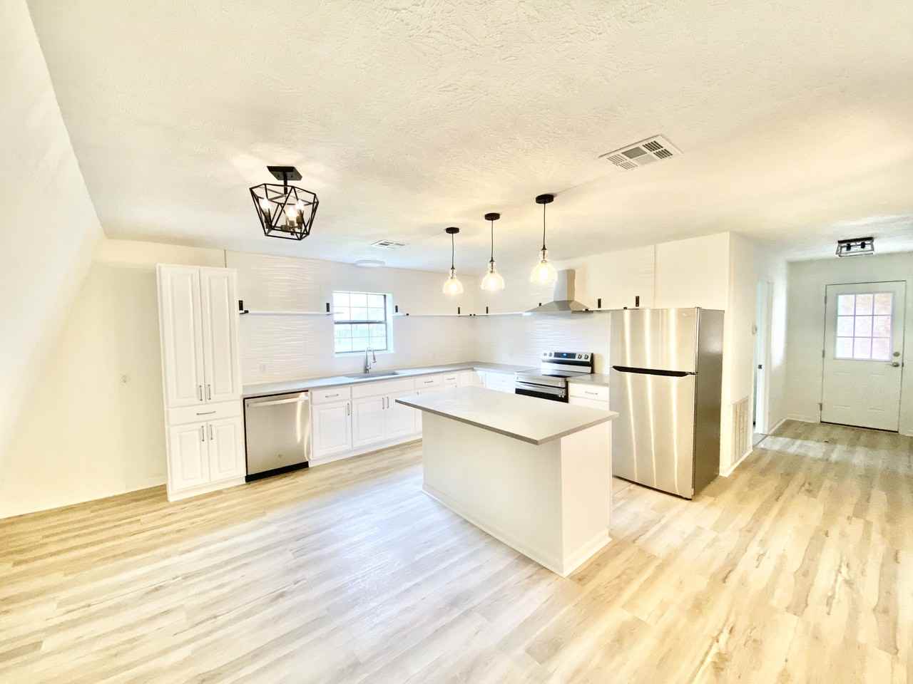 114 Hollaway Ave - Photo 2 of 13