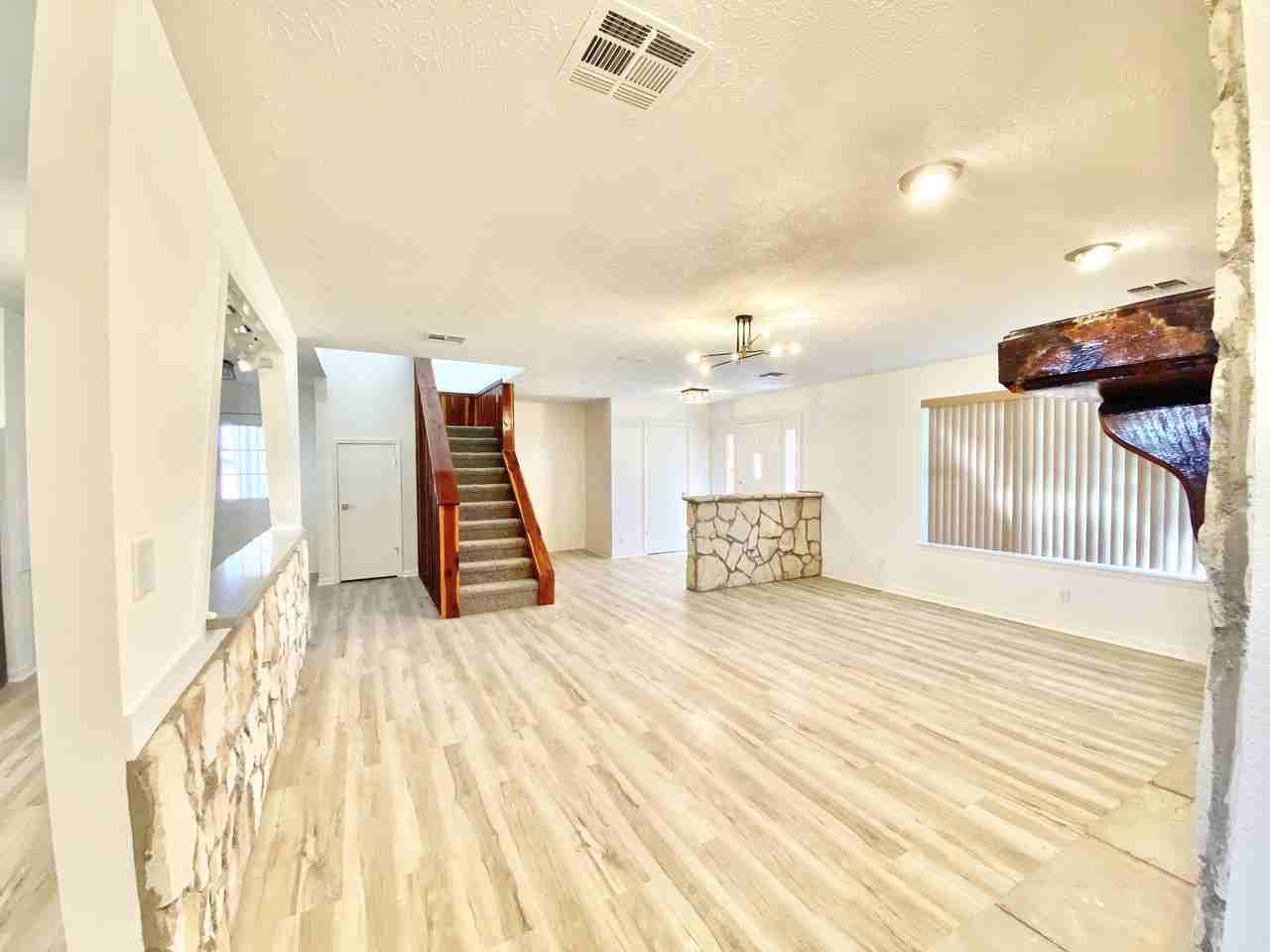 114 Hollaway Ave - Photo 3 of 13