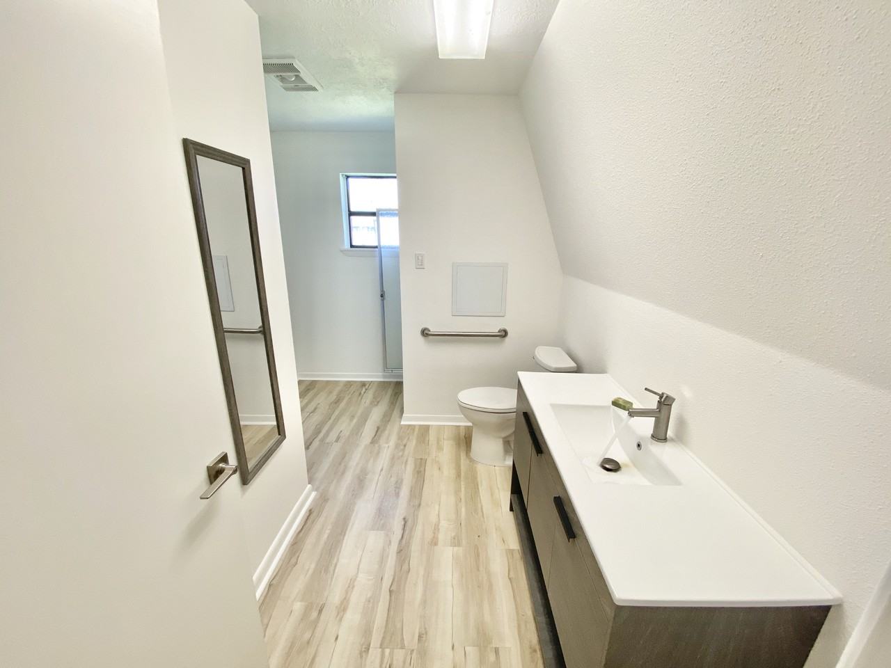 114 Hollaway Ave - Photo 5 of 13
