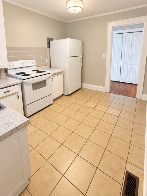 615 E Maple Ave - Photo 5 of 10