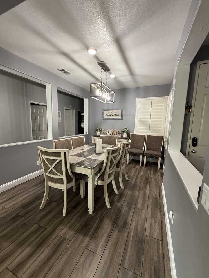 1868 Rosemont Cir - Photo 2 of 9