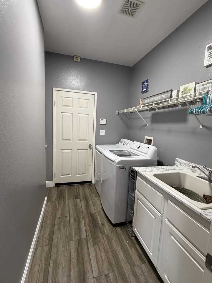 1868 Rosemont Cir - Photo 3 of 9