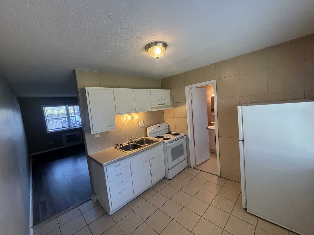 307 N Marshall Ave #8 - Photo 4 of 5