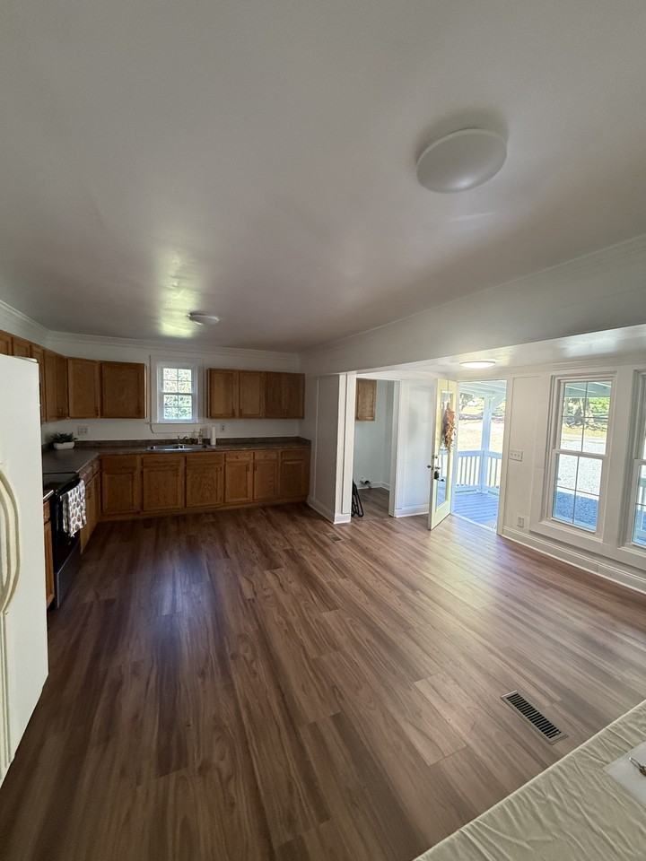 194 Post Office Rd - Photo 6 of 15