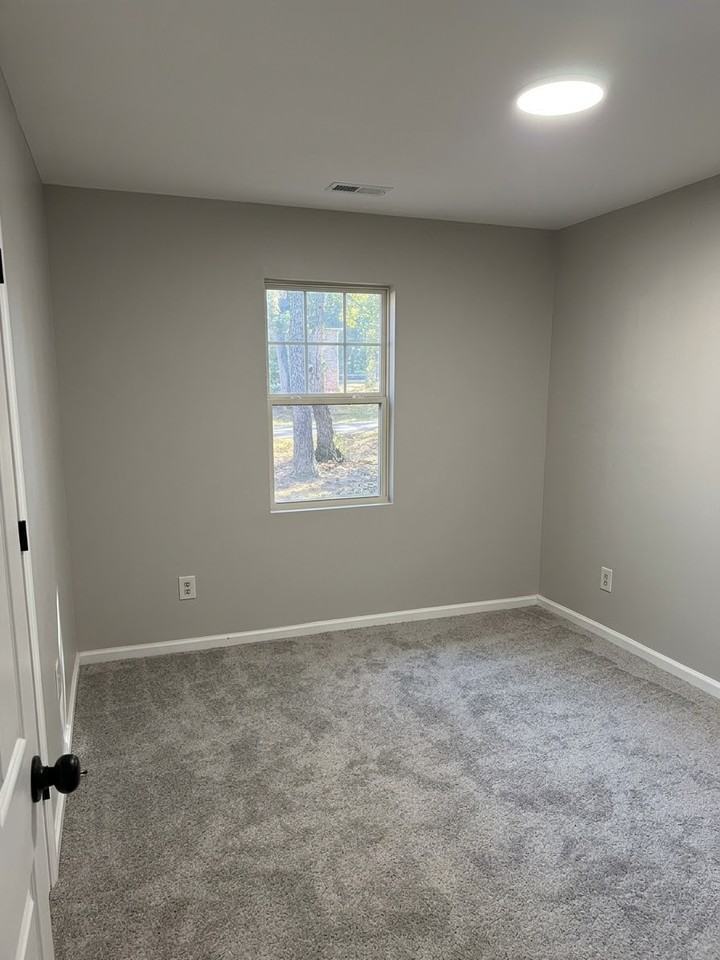 611 Marvin Cir - Photo 3 of 8