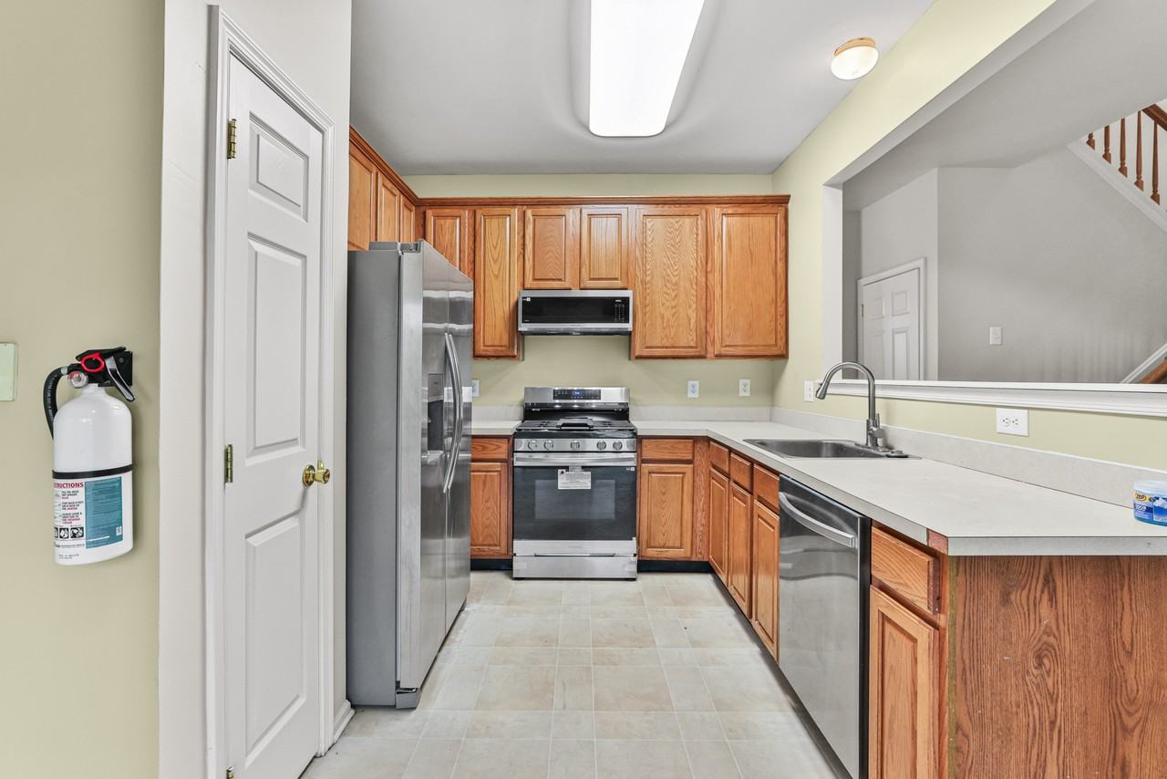 132 Rittenhouse Dr #1 - Photo 5 of 50