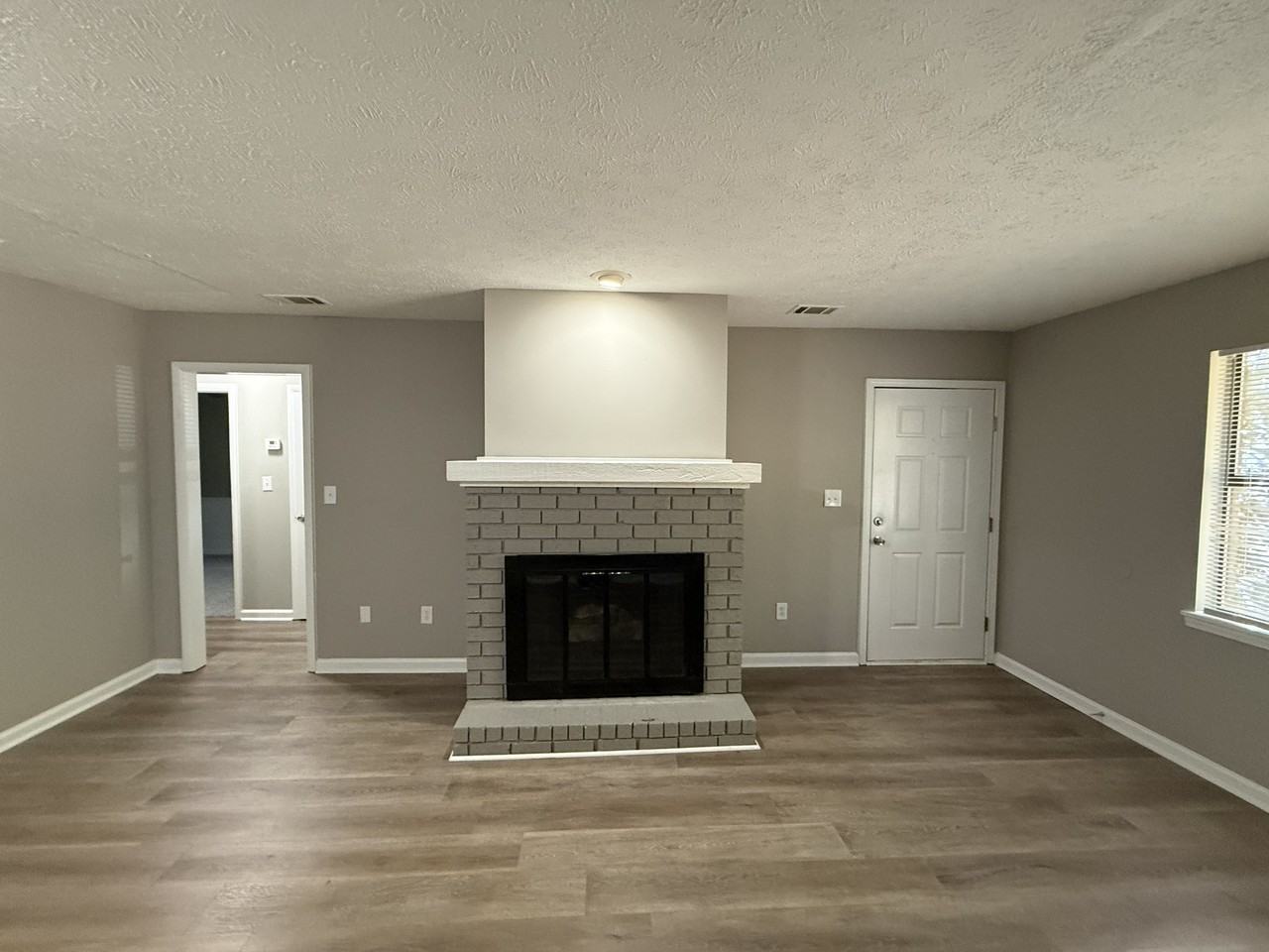 1060/1062 Sourwood Ct - 1060 #1060ATHNS - Photo 4 of 13
