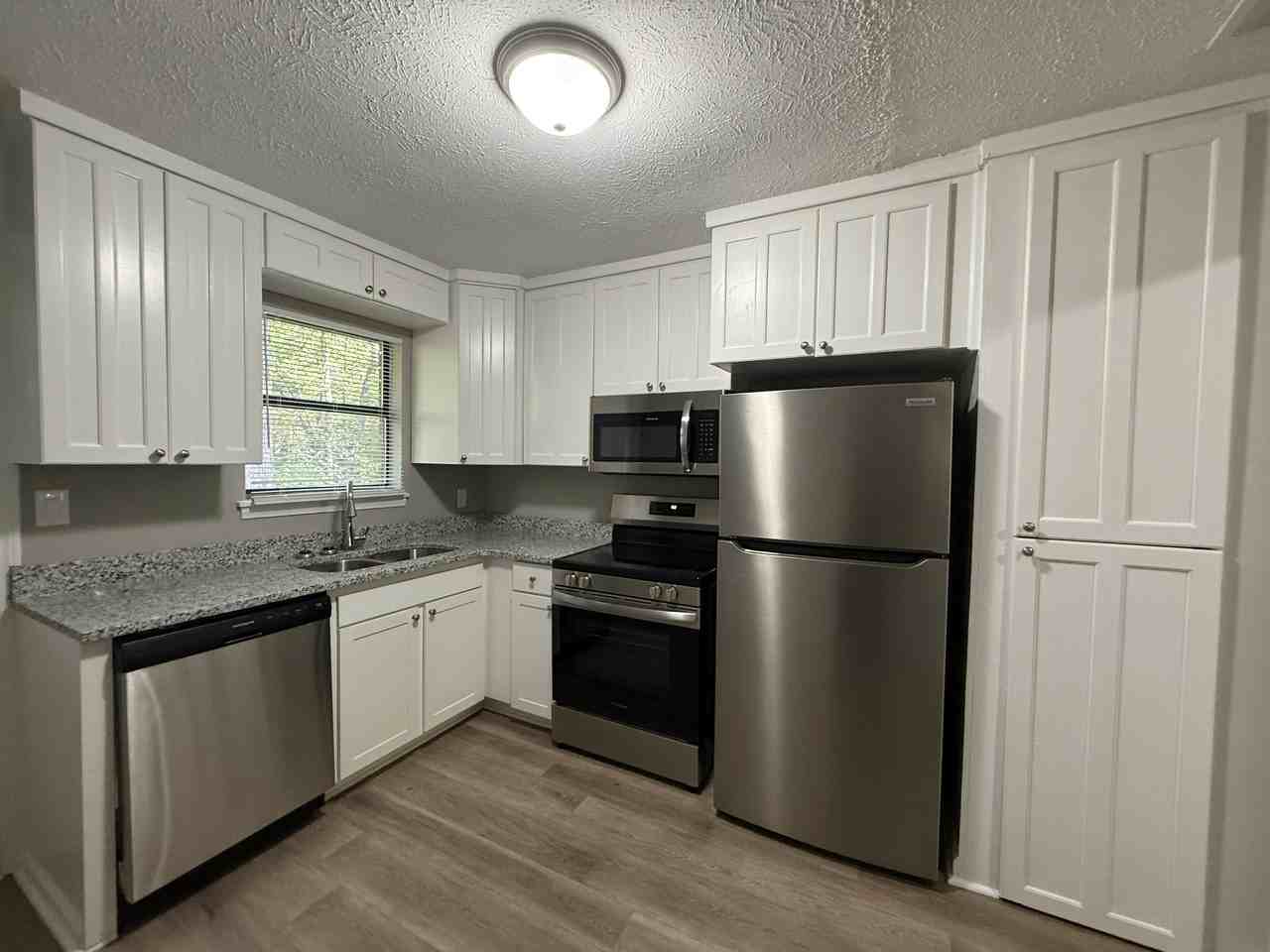 1060/1062 Sourwood Ct - 1060 #1060ATHNS - Photo 6 of 13
