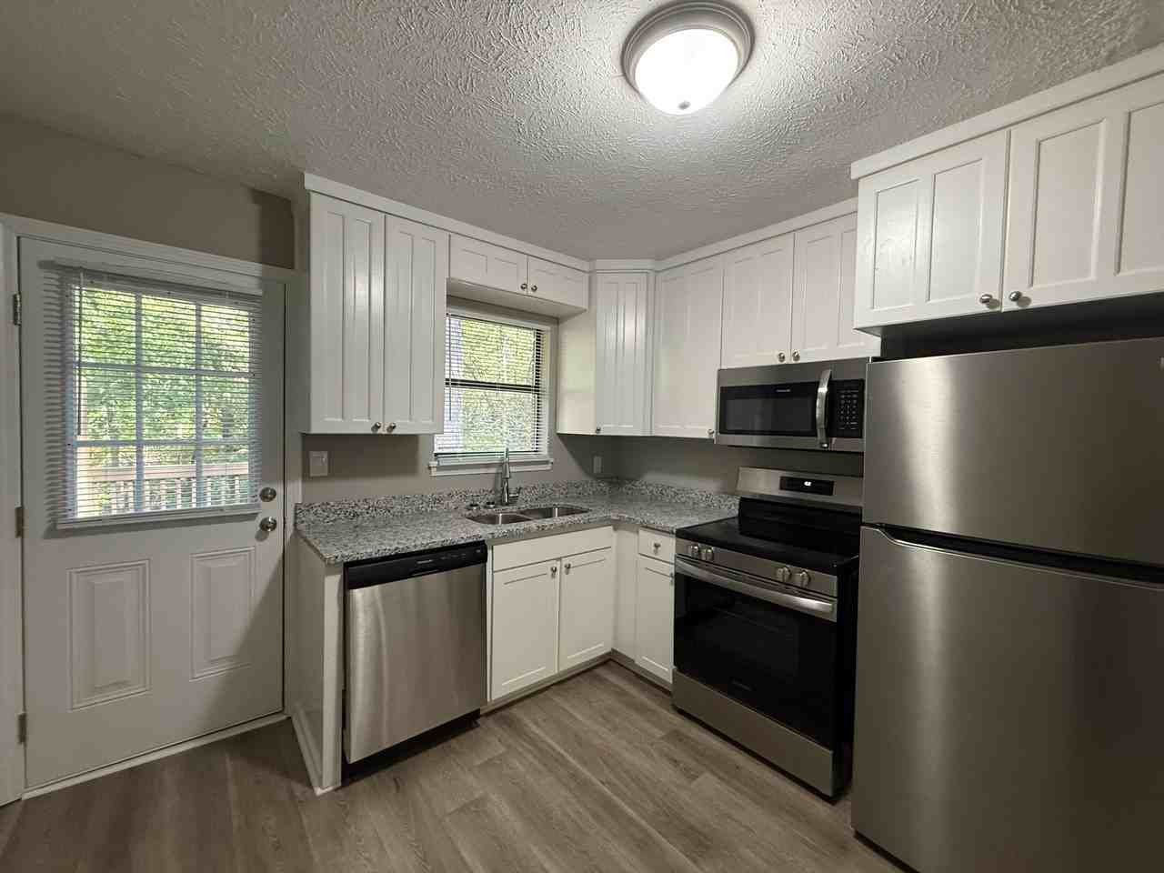 1060/1062 Sourwood Ct - 1060 #1060ATHNS - Photo 7 of 13
