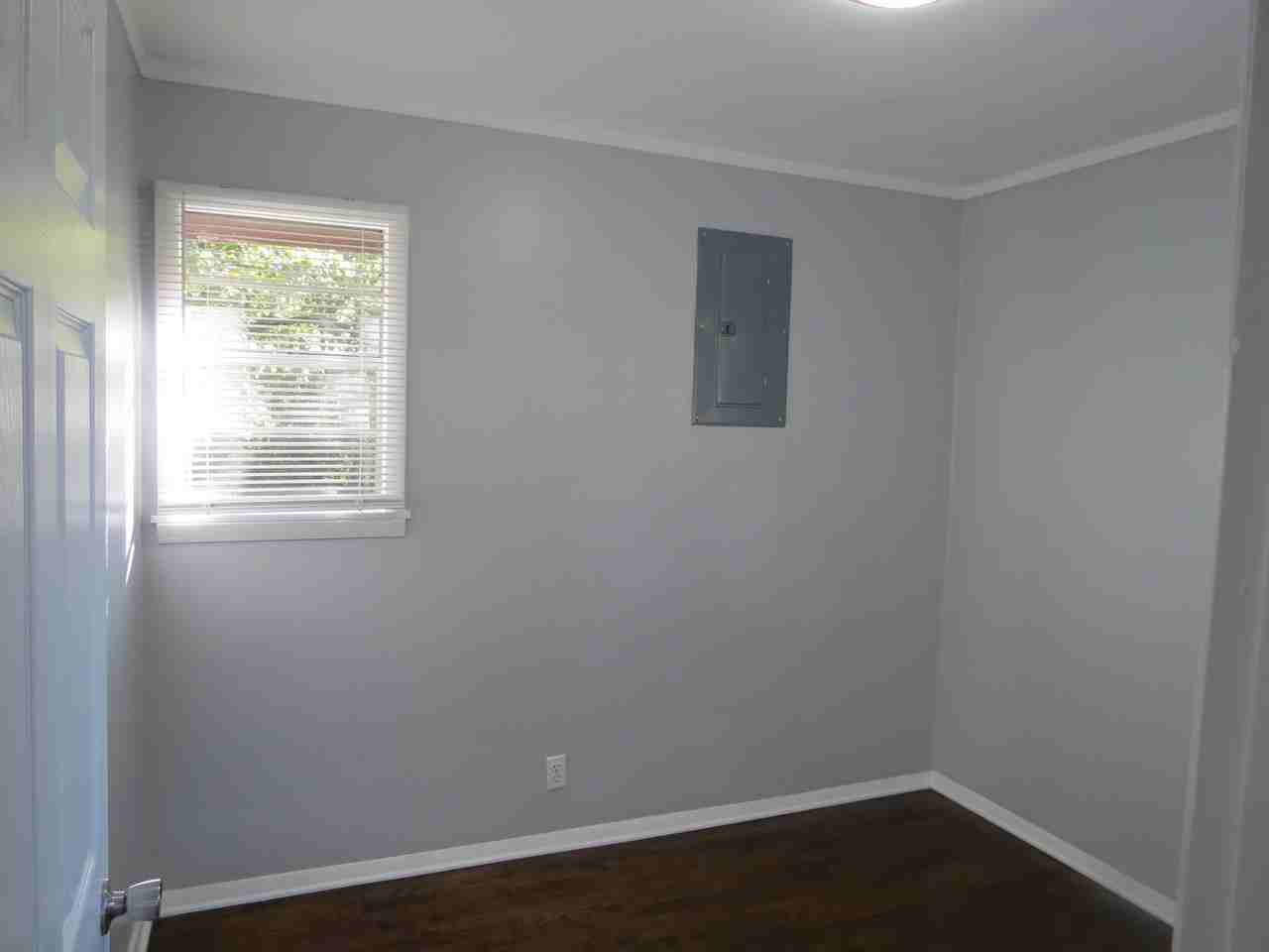 302 Pennsylvania AveUnit B #1 - Photo 6 of 8