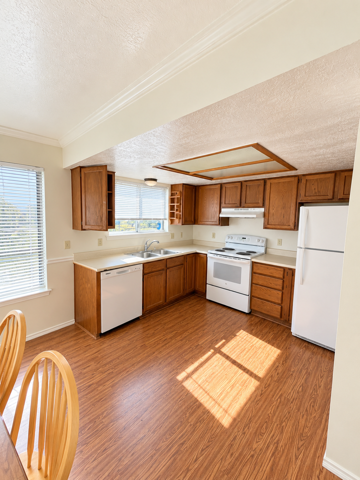 695 N 100 E - Photo 5 of 16