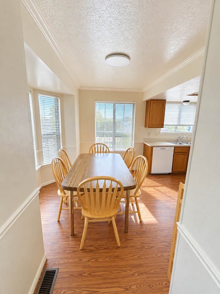 695 N 100 E - Photo 6 of 16