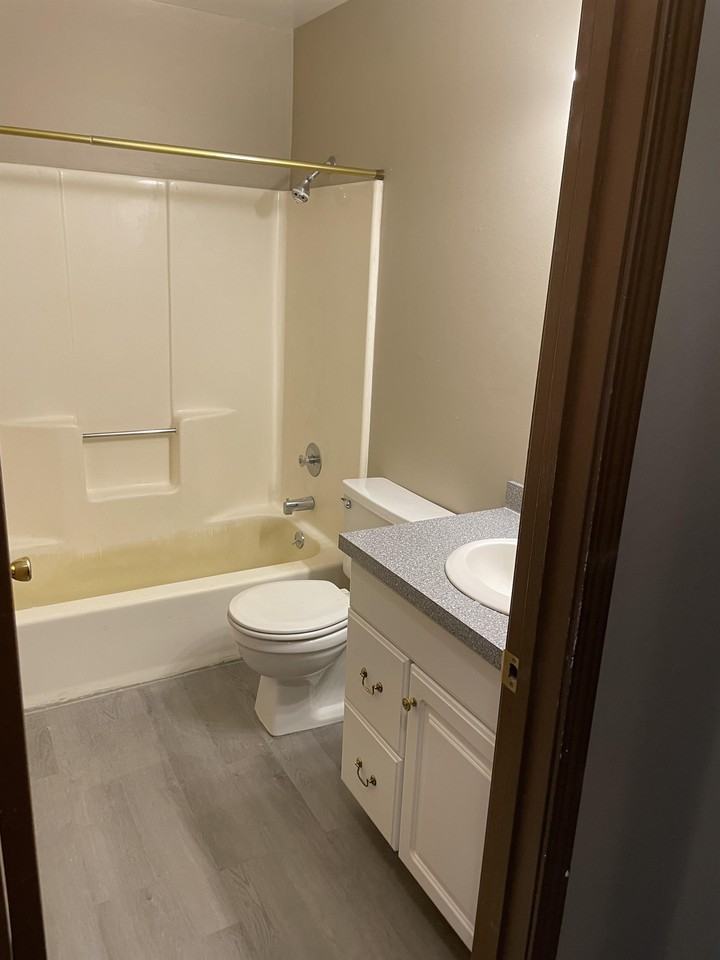 348 Oxford Ct #3 - Photo 3 of 6