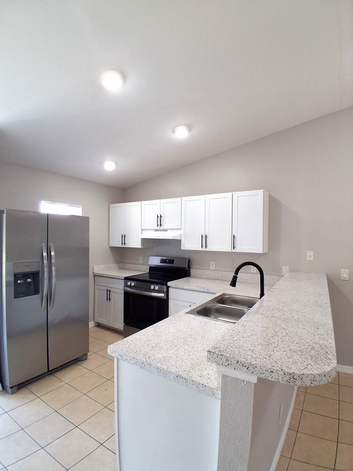 4537 30th St Sw #4539 - Photo 2 of 17