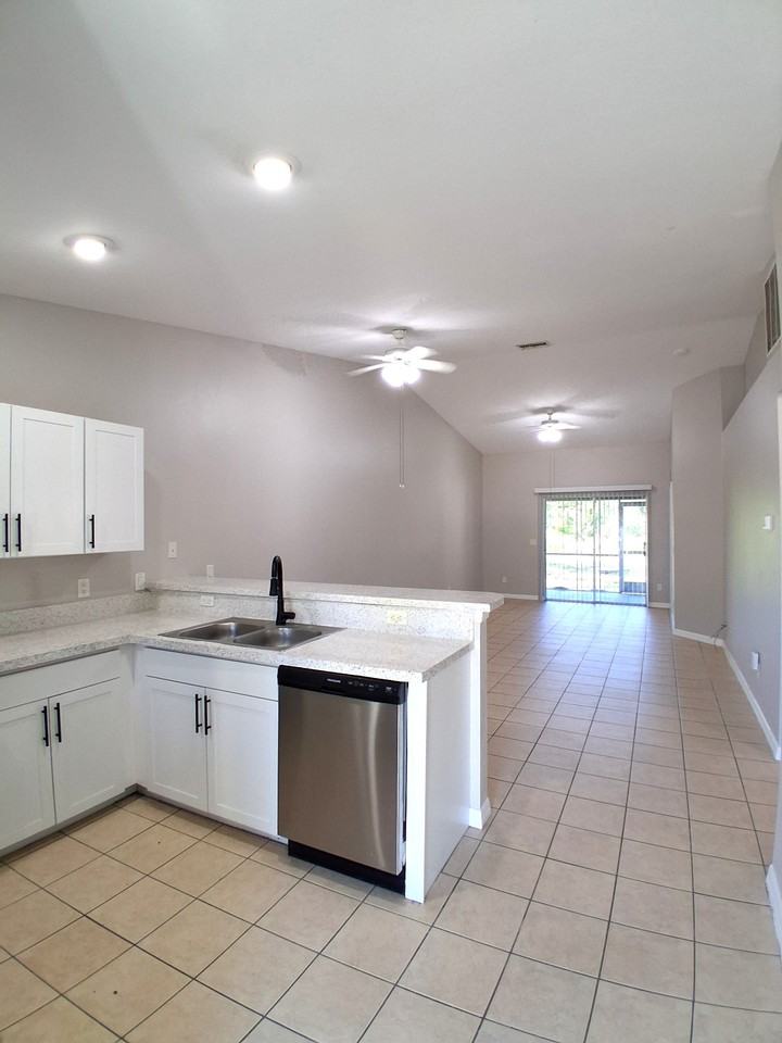 4537 30th St Sw #4539 - Photo 4 of 17