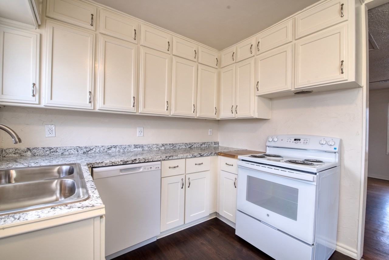 2000 Nw 38th St #1 - Photo 5 of 19