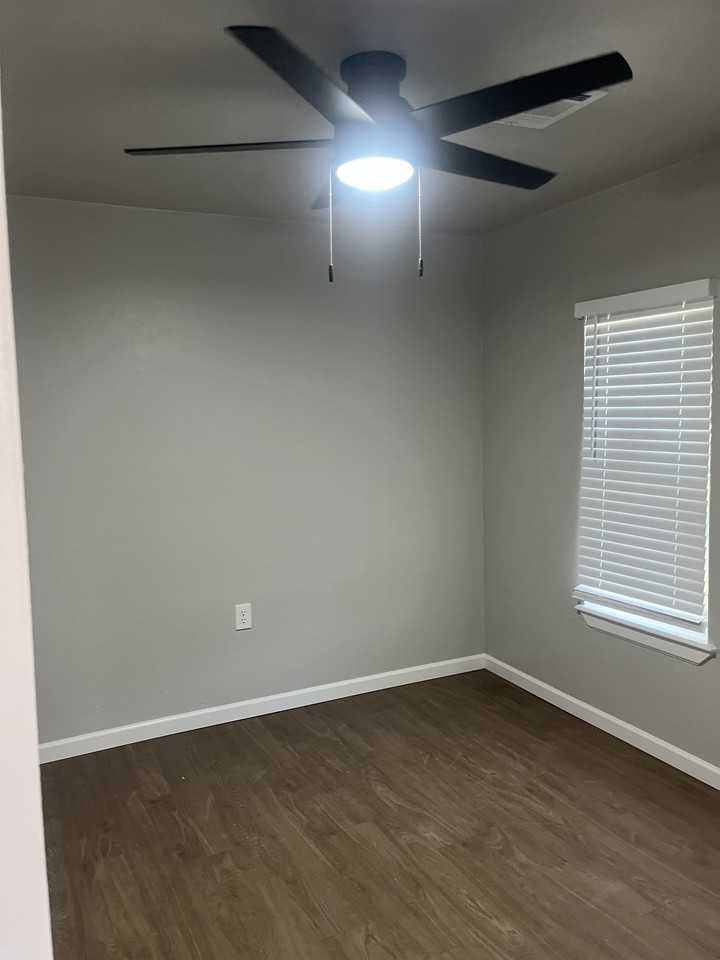 1211 E Margaret St #1 - Photo 5 of 10