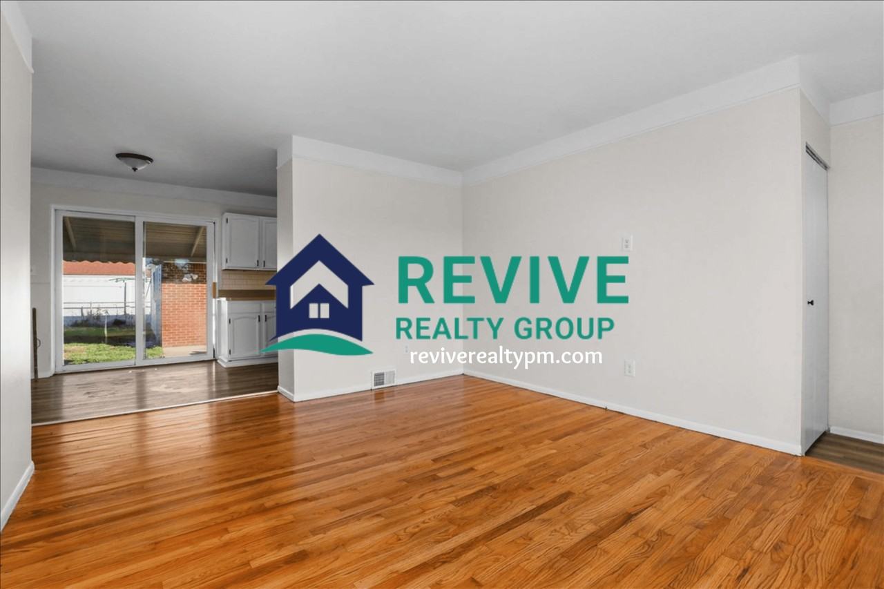 7533 Oak St #1 - Photo 5 of 24