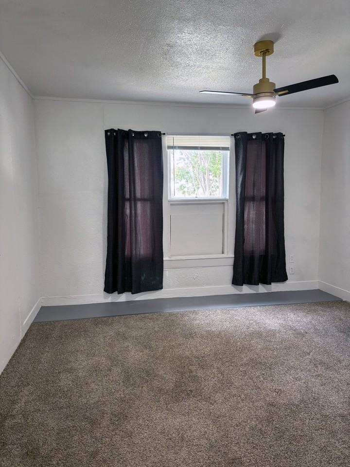 1233 W Devitt St #A - Photo 2 of 14
