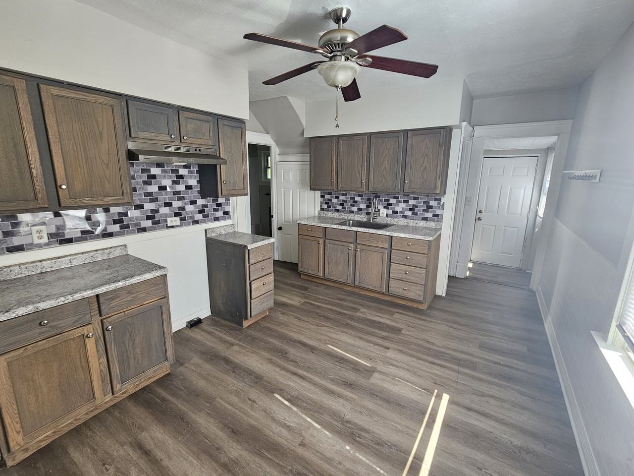 4019 E 143rd St #1 - Photo 3 of 13