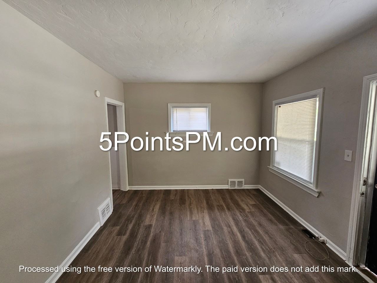 4019 E 143rd St #1 - Photo 6 of 13