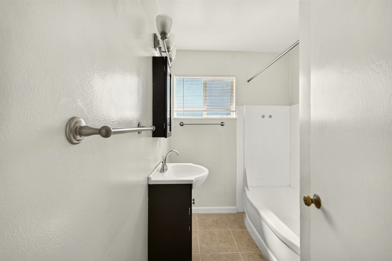 237 41st Street - 4/1st #4-1st - Photo 5 of 10