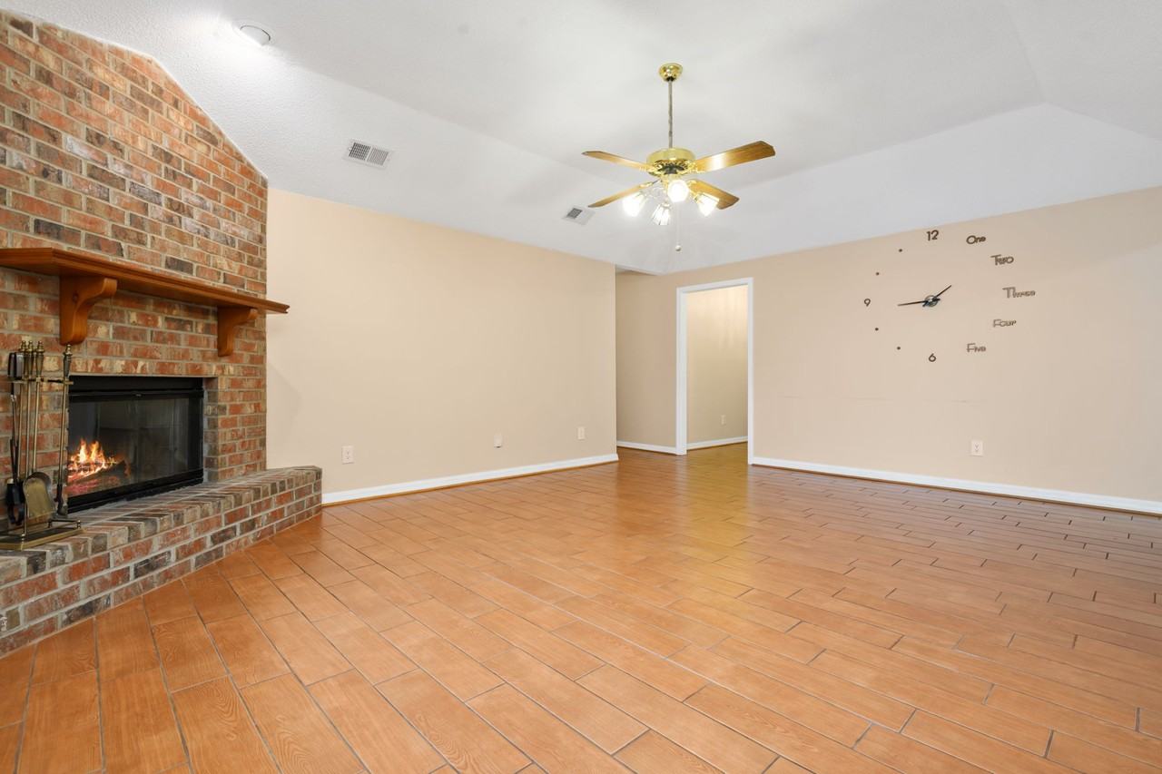 9470 Oak Forrest Dr #1 - Photo 5 of 28