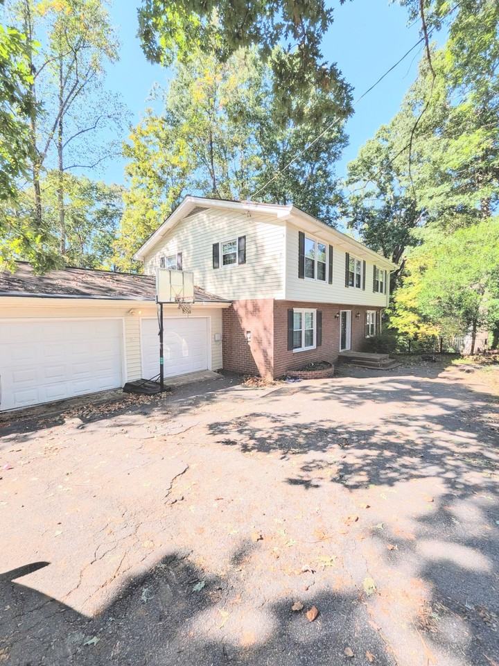 5584 Benton Woods Dr #1 - Photo 2 of 21