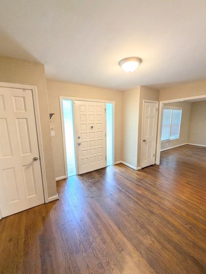 5584 Benton Woods Dr #1 - Photo 3 of 21