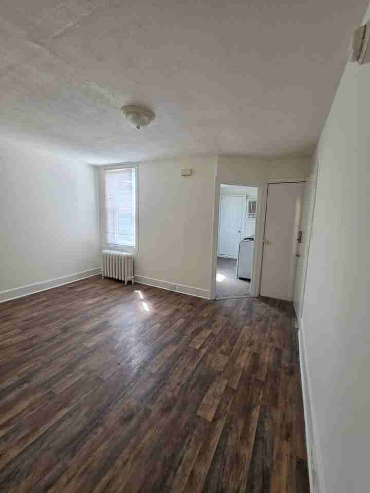 1220 W 4th St #3 - Photo 3 of 6