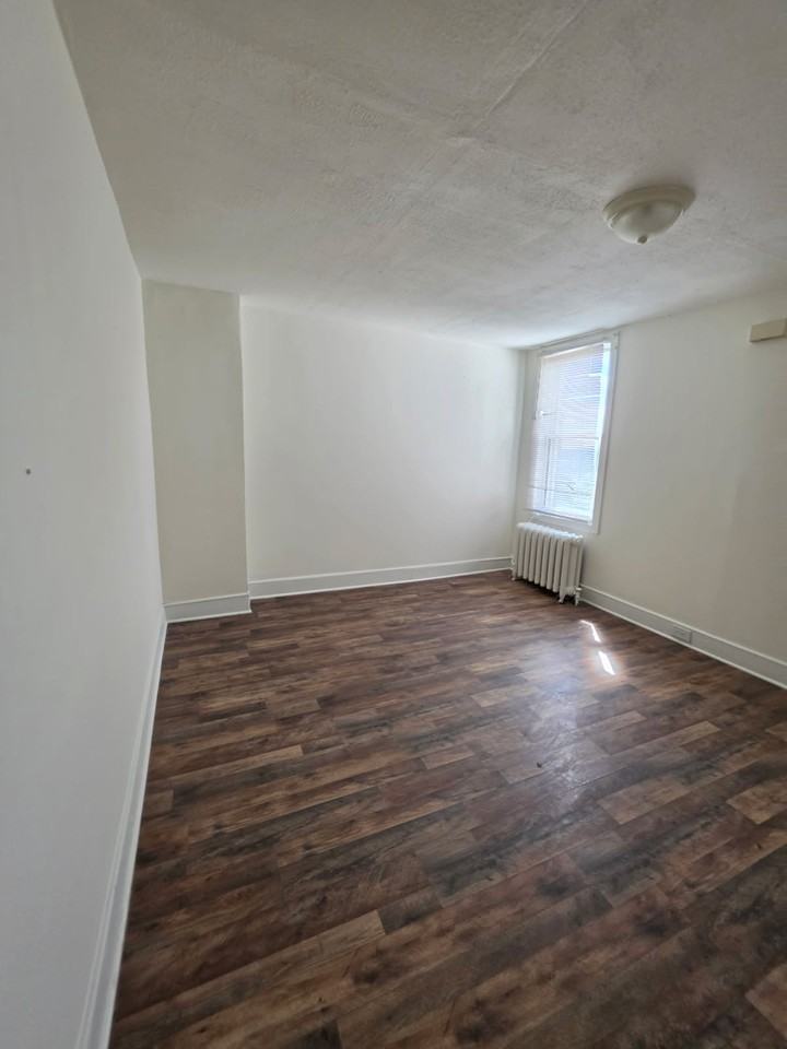 1220 W 4th St #3 - Photo 4 of 6