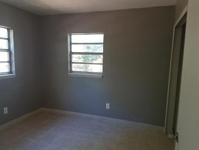 1222 Dewey Ave #10 - Photo 3 of 18