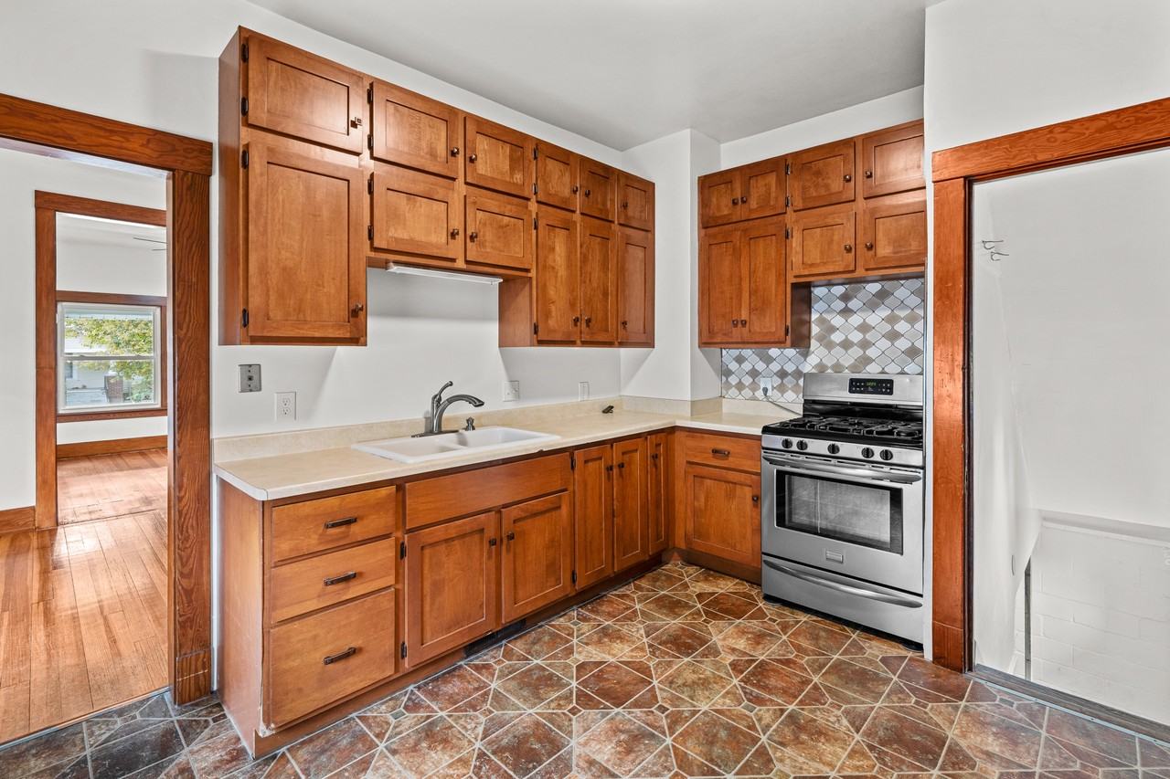 2728 E 18th St #1 - Photo 5 of 11