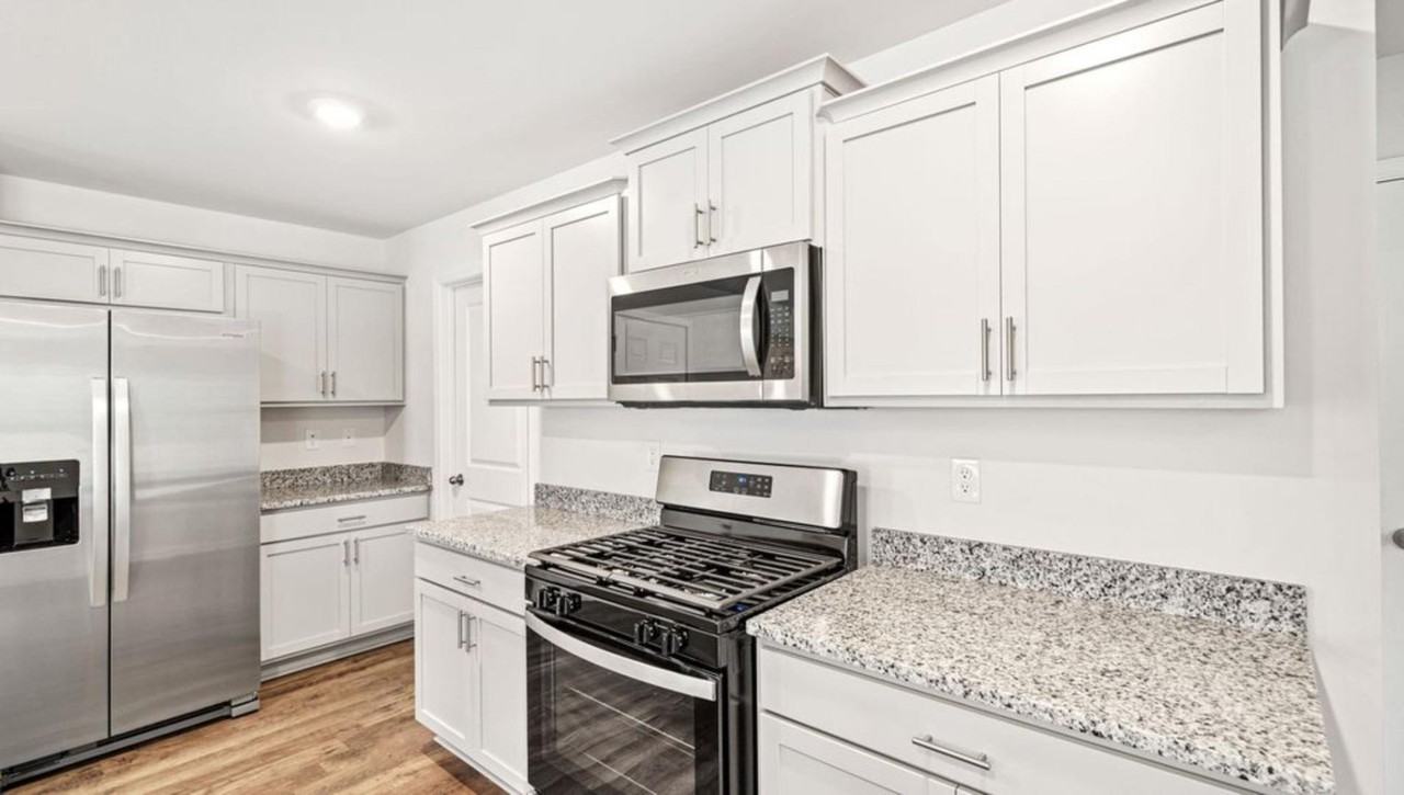 1808 Bridle Ln - Photo 3 of 11
