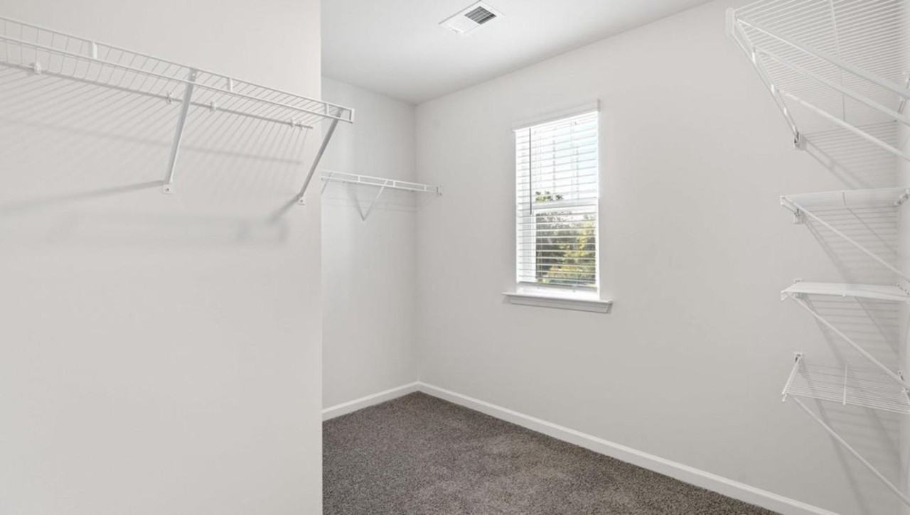 1808 Bridle Ln - Photo 7 of 11