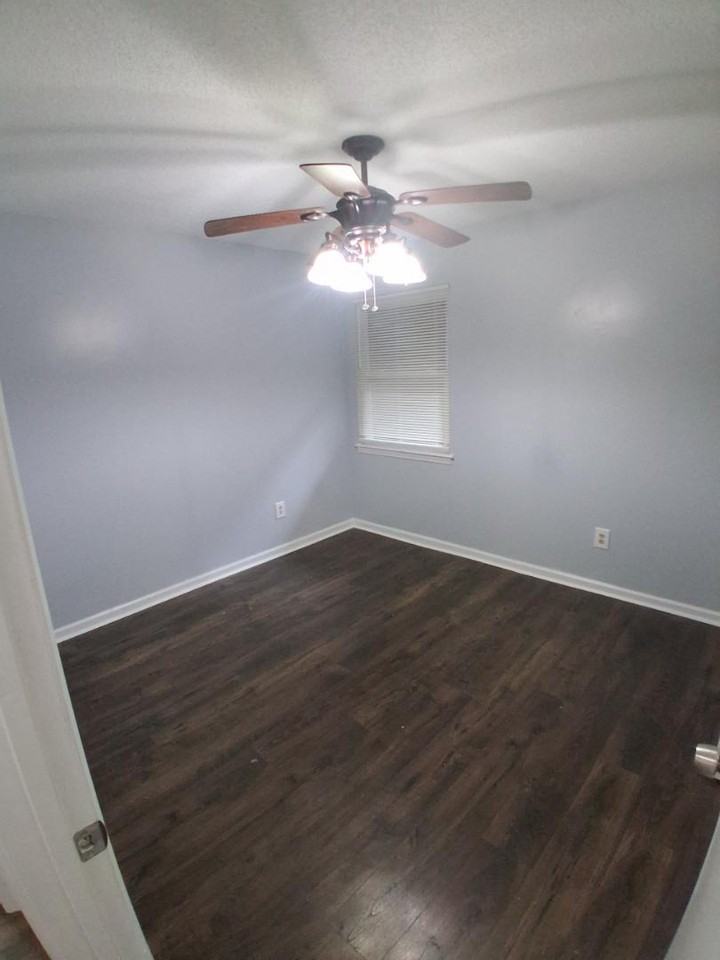 122 Edgewater Ln - Photo 2 of 11