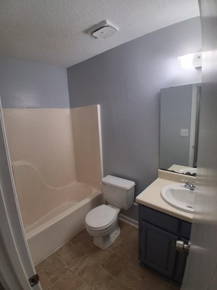 122 Edgewater Ln - Photo 5 of 11