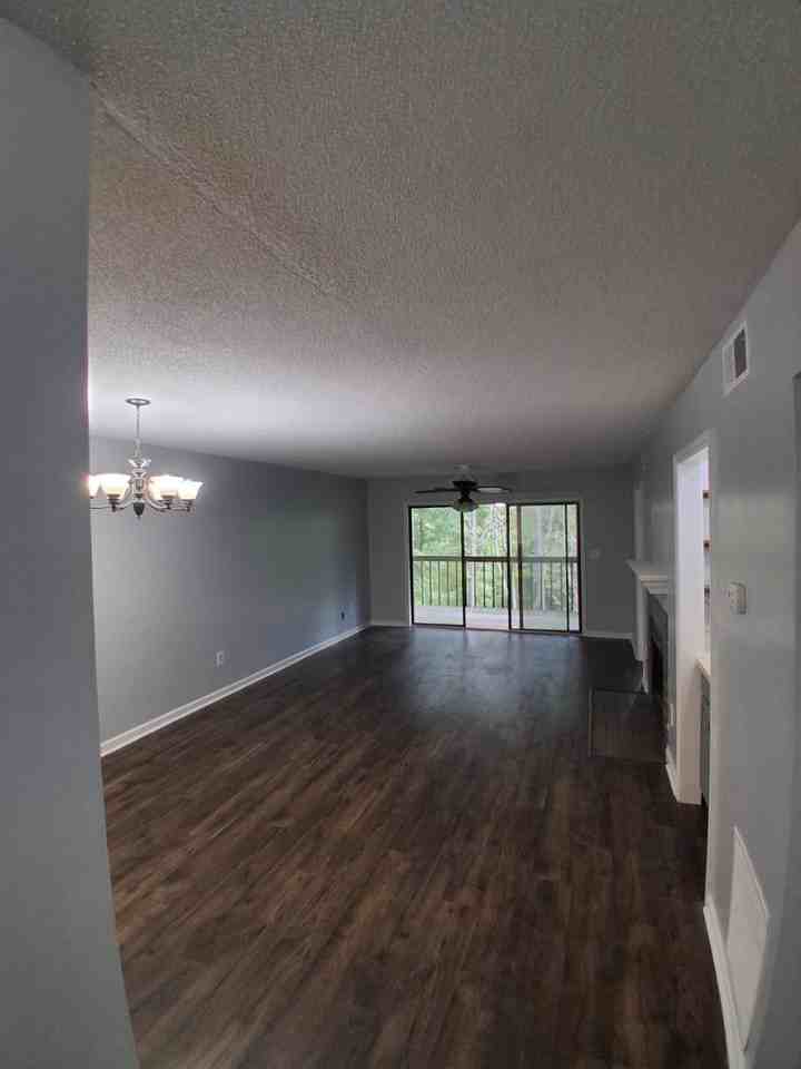 122 Edgewater Ln - Photo 7 of 11