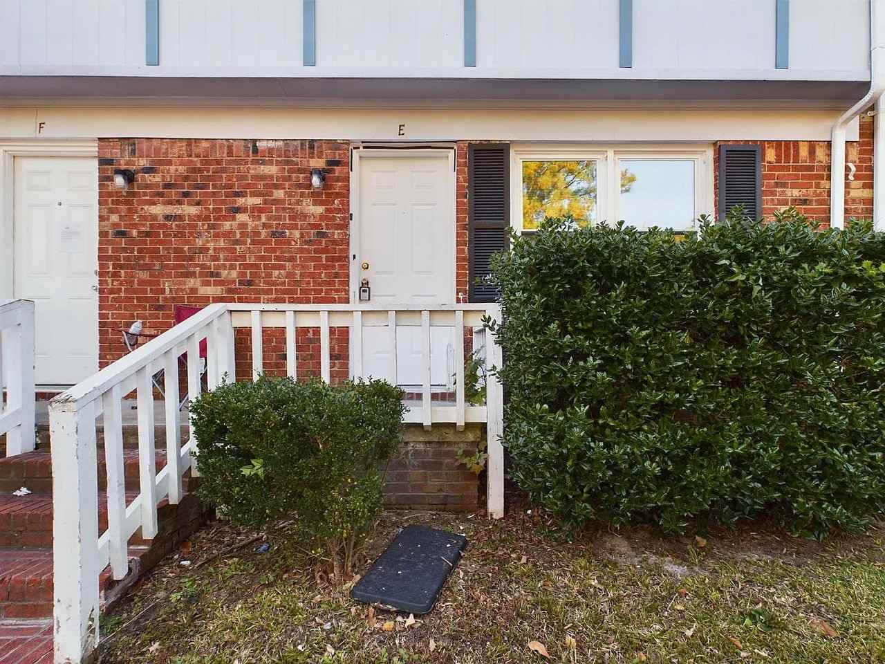 614 Eastview Dr - Photo 2 of 15