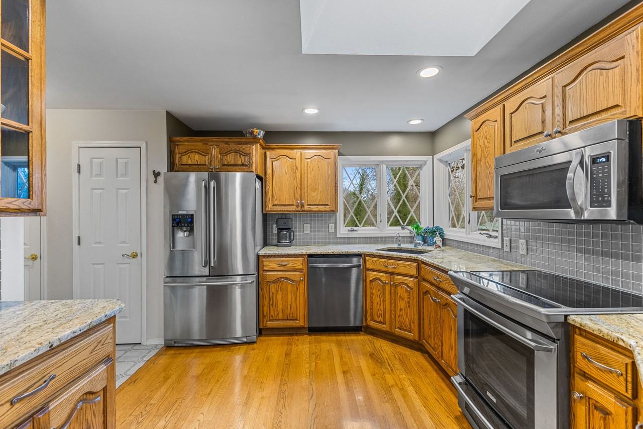 17576 Abiqua Rd Ne #1 - Photo 2 of 19