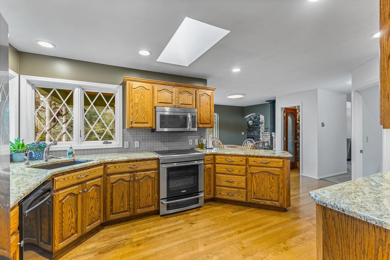 17576 Abiqua Rd Ne #1 - Photo 3 of 19
