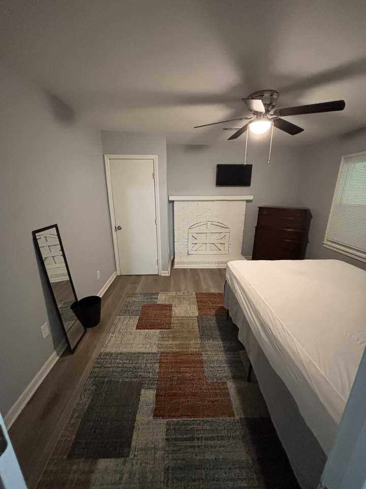 Barcliff Dr #5 - Photo 2 of 12