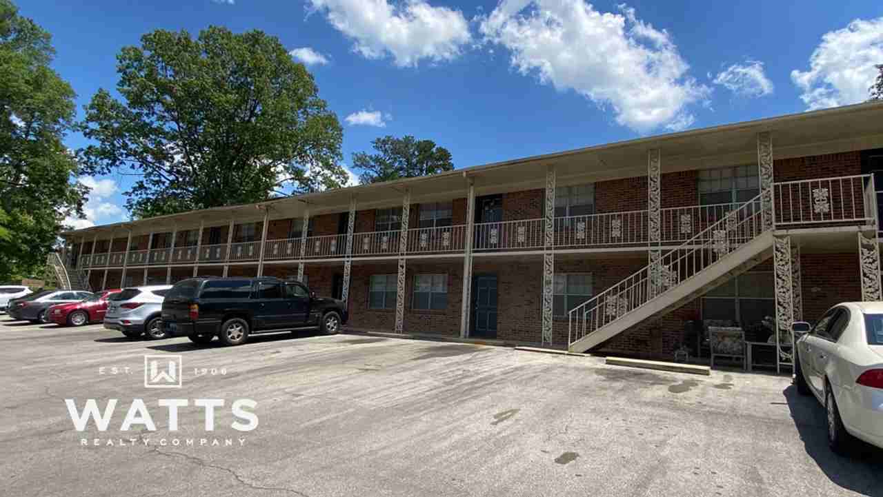 ROEBUCK VILLA APARTMENTS - Photo 3 of 39