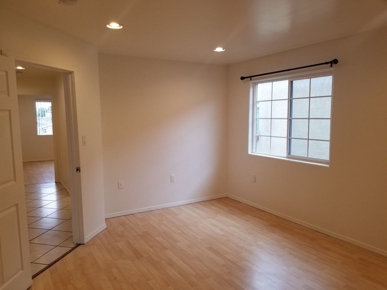 APT STREET 120 - Photo 5 of 7