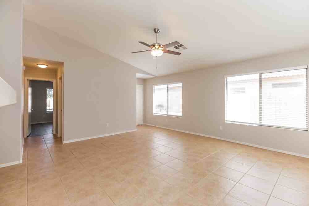 2083 E Catclaw St - Photo 3 of 16