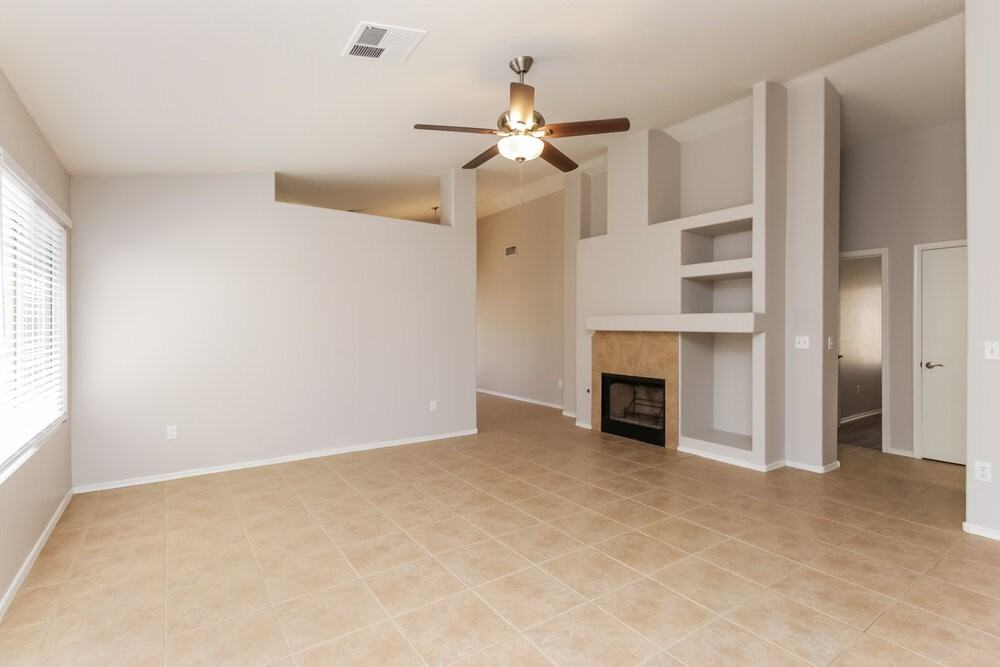 2083 E Catclaw St - Photo 5 of 16