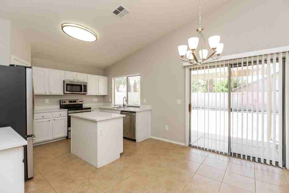 2083 E Catclaw St - Photo 6 of 16